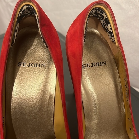 St. John Red Suede Pumps - Size 7 - Classic Platform High Heel Shoes - Picture 2 of 12